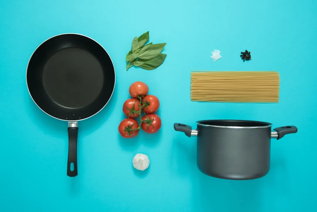 东莞厨房置物架厂家解析：304不锈钢调料架防锈工艺与承重标准