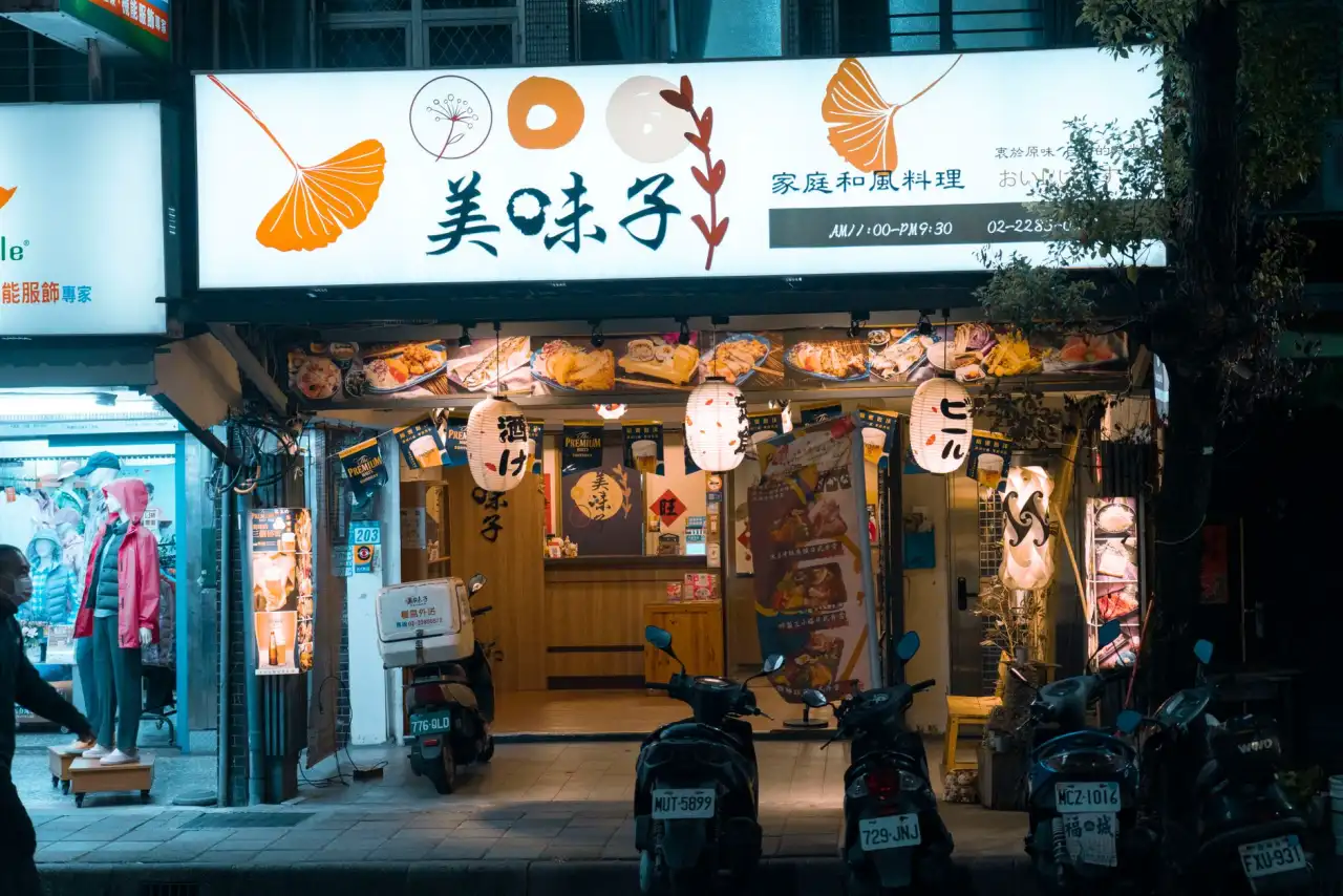 伟佳厨房置物架304不锈钢材质与碳钢材质性能对比